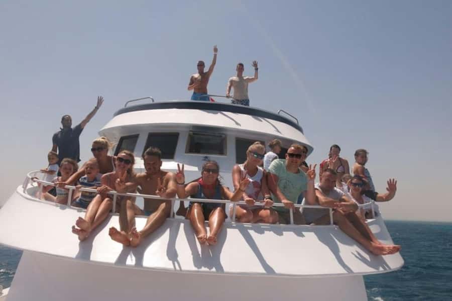 Hurghada: Full-Day Scuba Diving Tour with 2 Sites and Lunch - First reef stop: calm coaching meets colorful coral