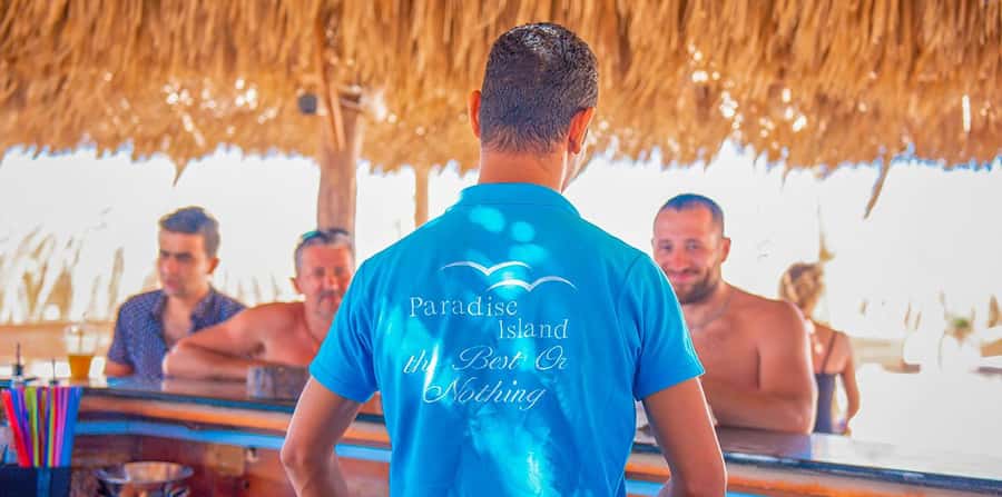 Hurghada: Giftun Islands with Snorkeling & Semi-Submarine - Who the guides really make it for