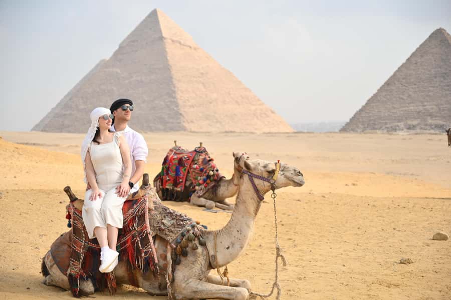 Hurghada: Giza Pyramids, Sphinx, Museum & Old Souq Day Trip - Meeting your Egyptologist: why it changes everything at Giza