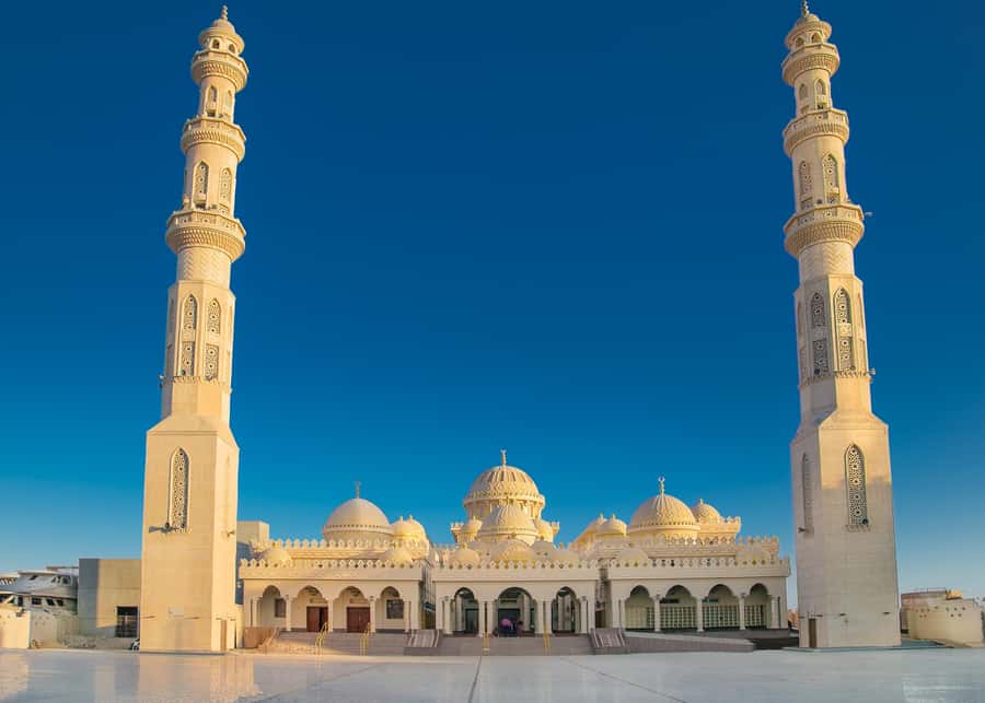 Hurghada: Guided City Highlights Tour with Shopping Stops - Hurghada in 3 Hours: Old Districts Meet the New Marina