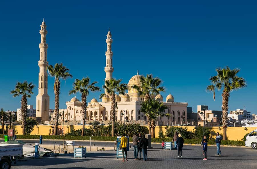 Hurghada: Guided City Highlights Tour with Shopping Stops - Hurghada Marina: The Views Are Good, But Watch Your Time