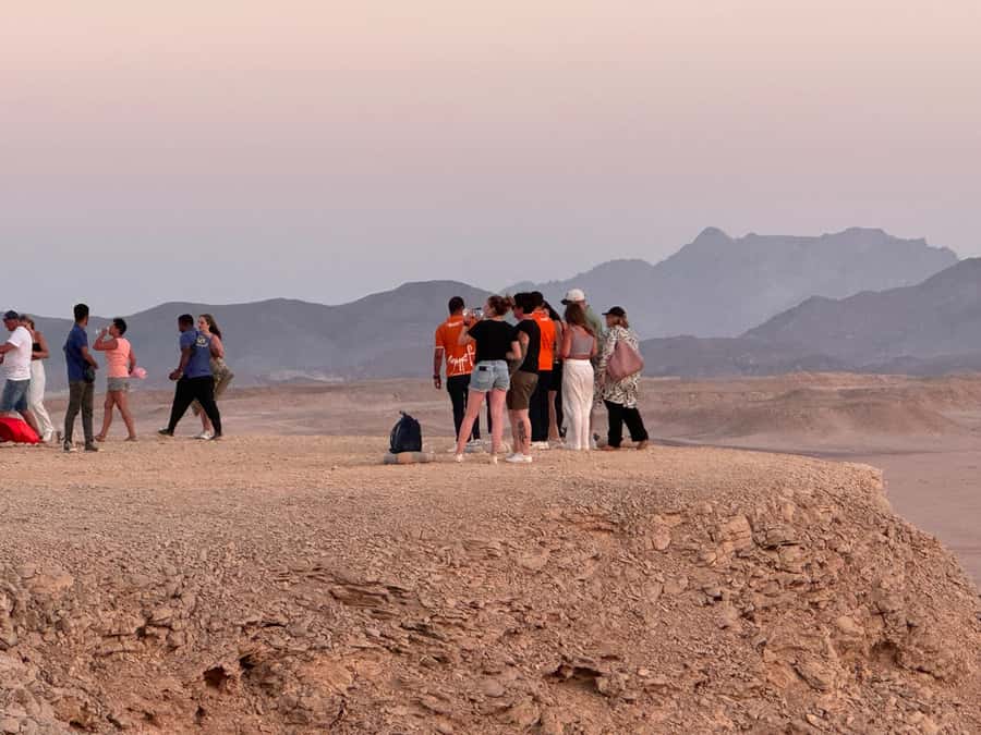 Hurghada: Hiking , dinner & stargazing - Sunset, dinner, and the telescope setup