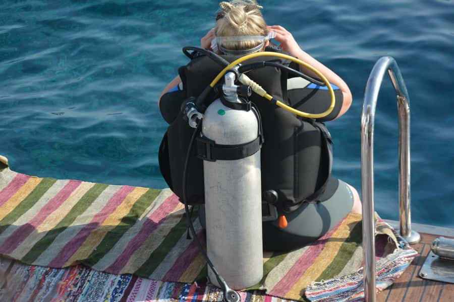 Hurghada: Luxury Orange Bay w/Snorkeling, Massage and Diving - Lunch and Snacks on the Boat: What’s Included and How It Feels