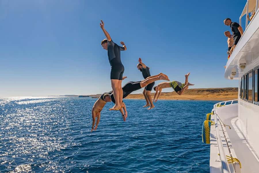 Hurghada: Luxury Private Yacht with Optional Lunch & Drinks - Comfort check: sun deck vs. air-conditioned breaks