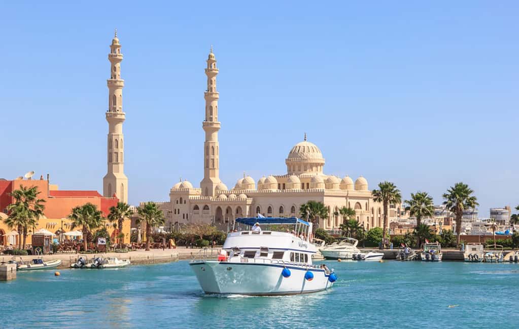 Hurghada: Private or Shared City Tour with Guide & Shopping - El Mina Mosque: your first stop for meaning, not just photos