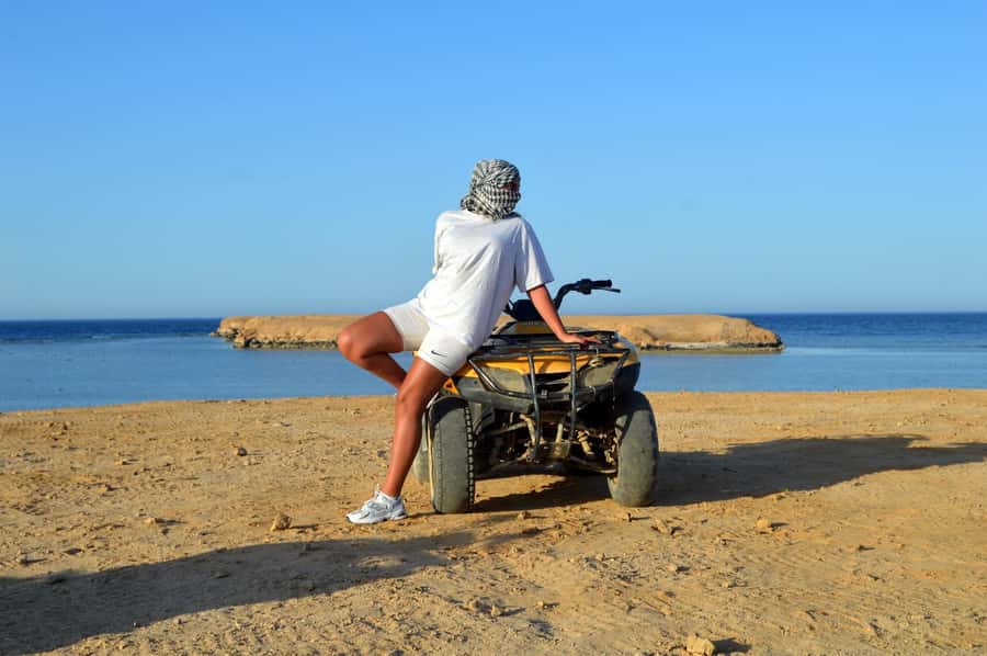 Hurghada: Sea and Mountains ATV Quad Bike Tour - Makadi Bay stop and the photo rhythm along the coast