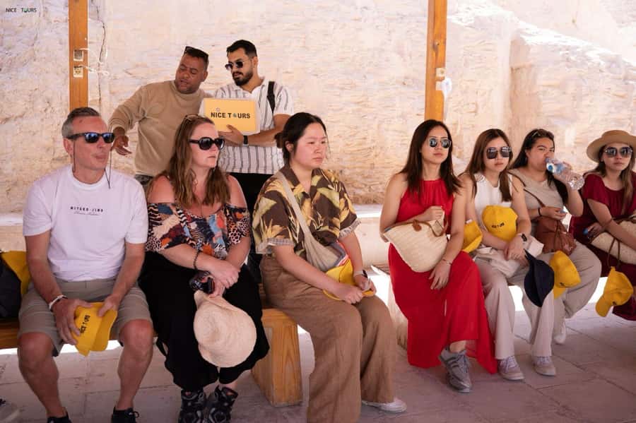 Hurghada: Small-Group Luxor Highlights & Tut Tomb Day Tour - Lunch in Luxor: refuel without turning it into a detour
