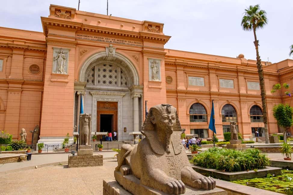 Hurghada to Cairo: Full-Day Tour one way Bus & Flight Return - Giza Plateau city tour: pyramids, Sphinx, and the solar-boat story