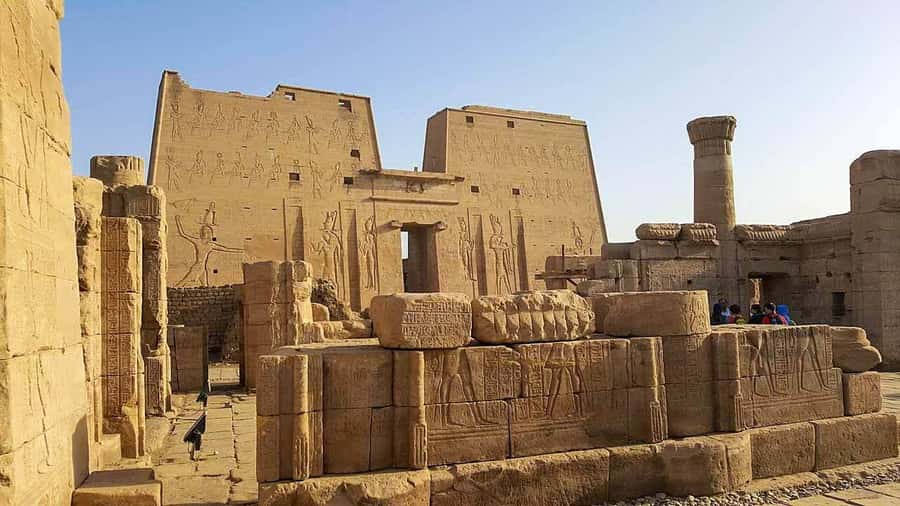 Kom Ombo Temple Day Tour From Luxor - Edfu’s Temple of Horus: make the stone walls meaningful