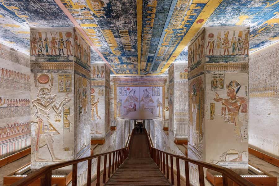 Luxor: 3-Day Nile Cruise to Aswan with Hot Air Balloon - Guides, shopping pressure, and currency tips you’ll want