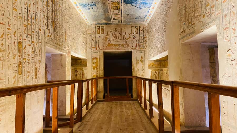 Luxor: East and/or West Banks Guided Tour with Lunch - Valley of Kings: the West Bank’s royal storytelling in 2 hours