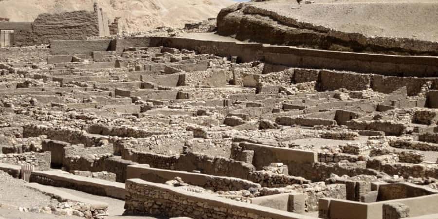 Luxor: Habu, Deir El Medina, Shared tour, Guide, and Lunch - Lunch at a Local Restaurant: Simple Fuel After Three Big Stops