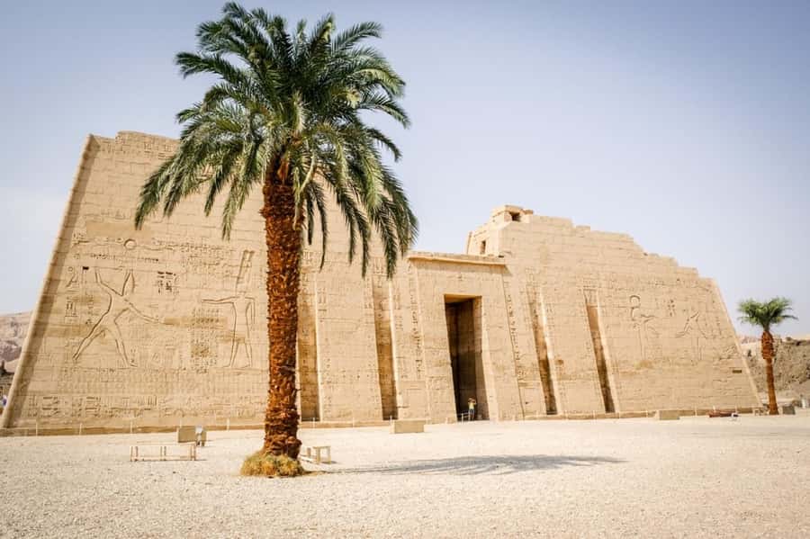 Luxor: Hot Air Balloon & Private tour to West bank and Lunch - Medinet Habu: Ramses III’s Burial Temple and Its Big-Footprint Details