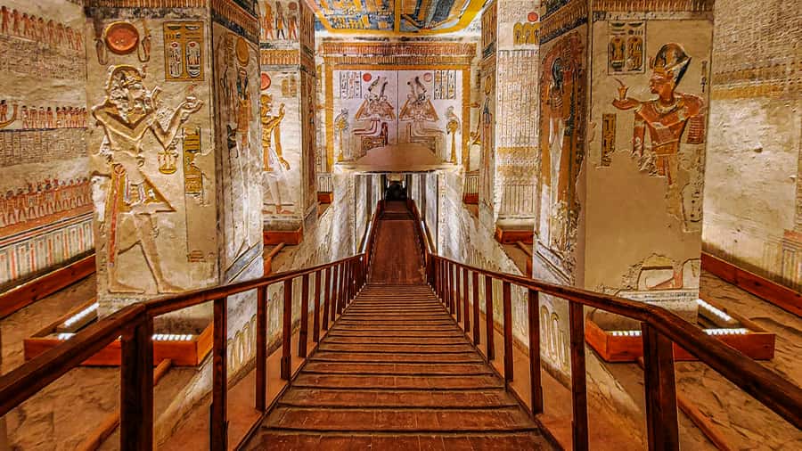 Luxor: Medinet Habu, Deir el-Medina & Valley of Queens Tour - Ta-Set-Neferu and the Valley of the Queens: Worth Planning Around