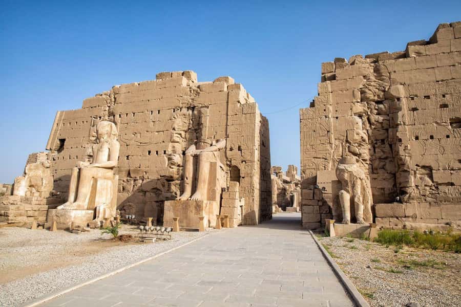 Luxor: Private Full-Day Luxor Highlights Tour with Pickup - Colossi of Memnon: the giant survivors of Amenhotep III