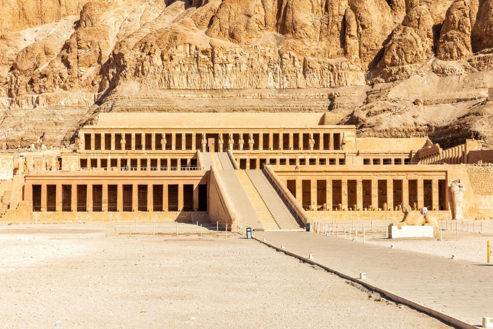 Luxor: Shared Full-Day Tour to Luxor West and East Banks - Karnak Temple: worship at full volume