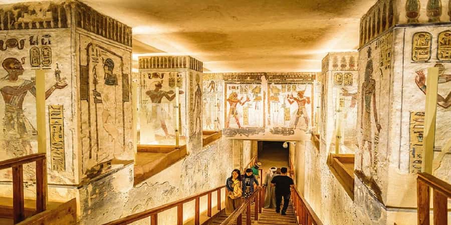 Luxor: Shared tour to Valley of Kings, Habu, Memnon & Lunch - Medinet Habu: why the oxen hunt scene gets talked about