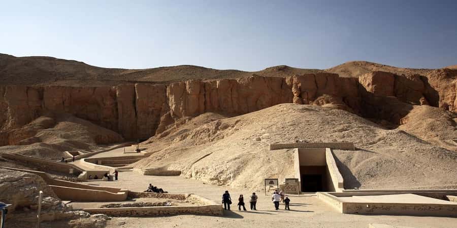 Luxor: Shared tour to Valley of Kings, Habu, Memnon & Lunch - Colossi of Memnon: statues with a sound legend