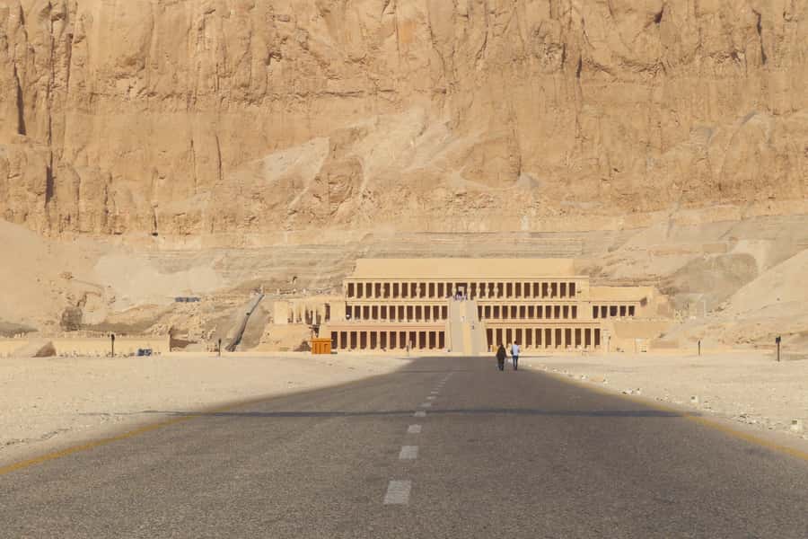 Luxor: Valley of Kings, Hatshepsut & Karnak Light Show Tour - Lunch and small comforts that keep the day calm