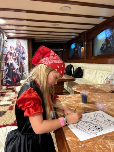 Marsa Alam: Pirates Premium Boat to turtle bay with lunch - How pickup and the Port Ghalib start set the tone