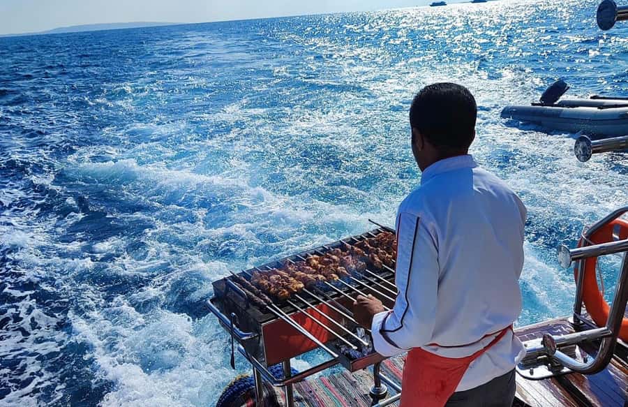 Sharm el-Sheikh: Premium Ras Mohammed & White Island Cruise - Ras Mohammed National Park: sail first, then reef time