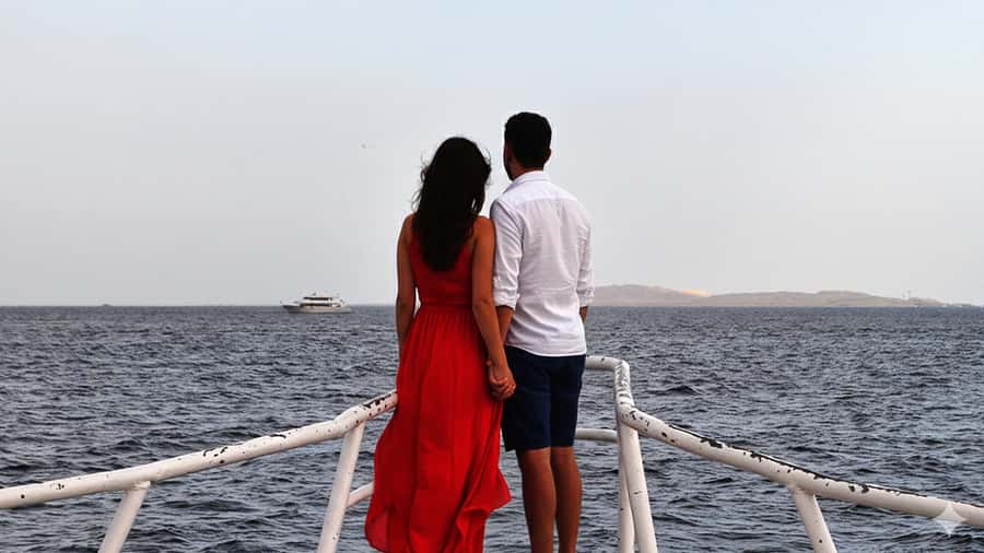 Sharm El Sheikh: Red Sea Cruise with Dinner & Transfer. - Boarding the jetty and settling in on the water