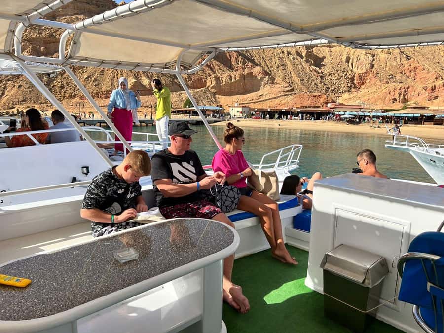 Sharm: Luxury Private Yacht with optional Lunch & Drinks - Lunch and drinks onboard: what’s included and what you should confirm